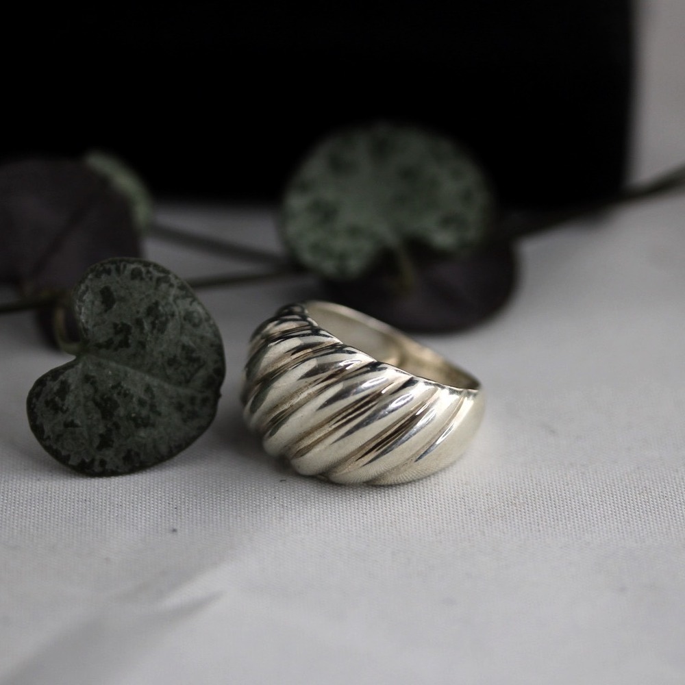 Judith Ripka Sterling Silver Ribbed Dome Ring Size 5.5 925 modernist